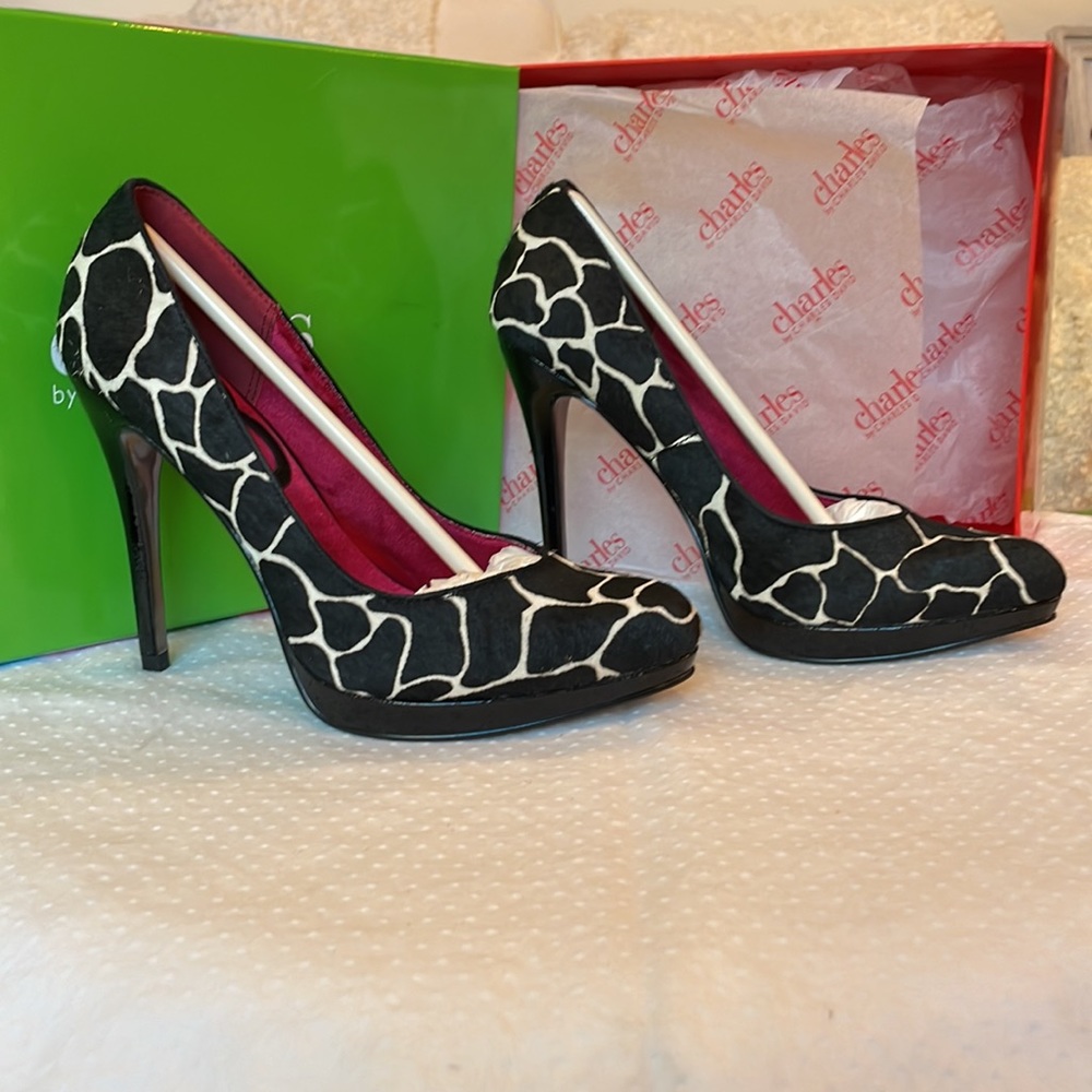 NEW charles by Charles David Giraffe with black heel & platform in original box